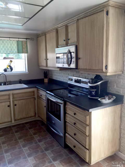 701 Fallbrook Ave, Vacaville, CA 95687 photo 4