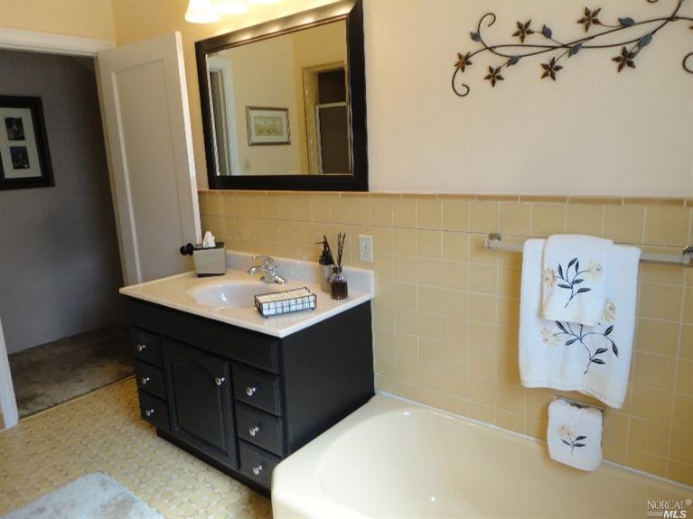 627 Washington St, Vallejo, CA 94590 photo 2