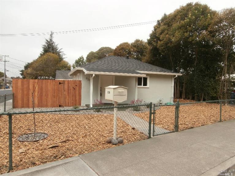 829 Davis St, Santa Rosa, CA 95401 photo 1