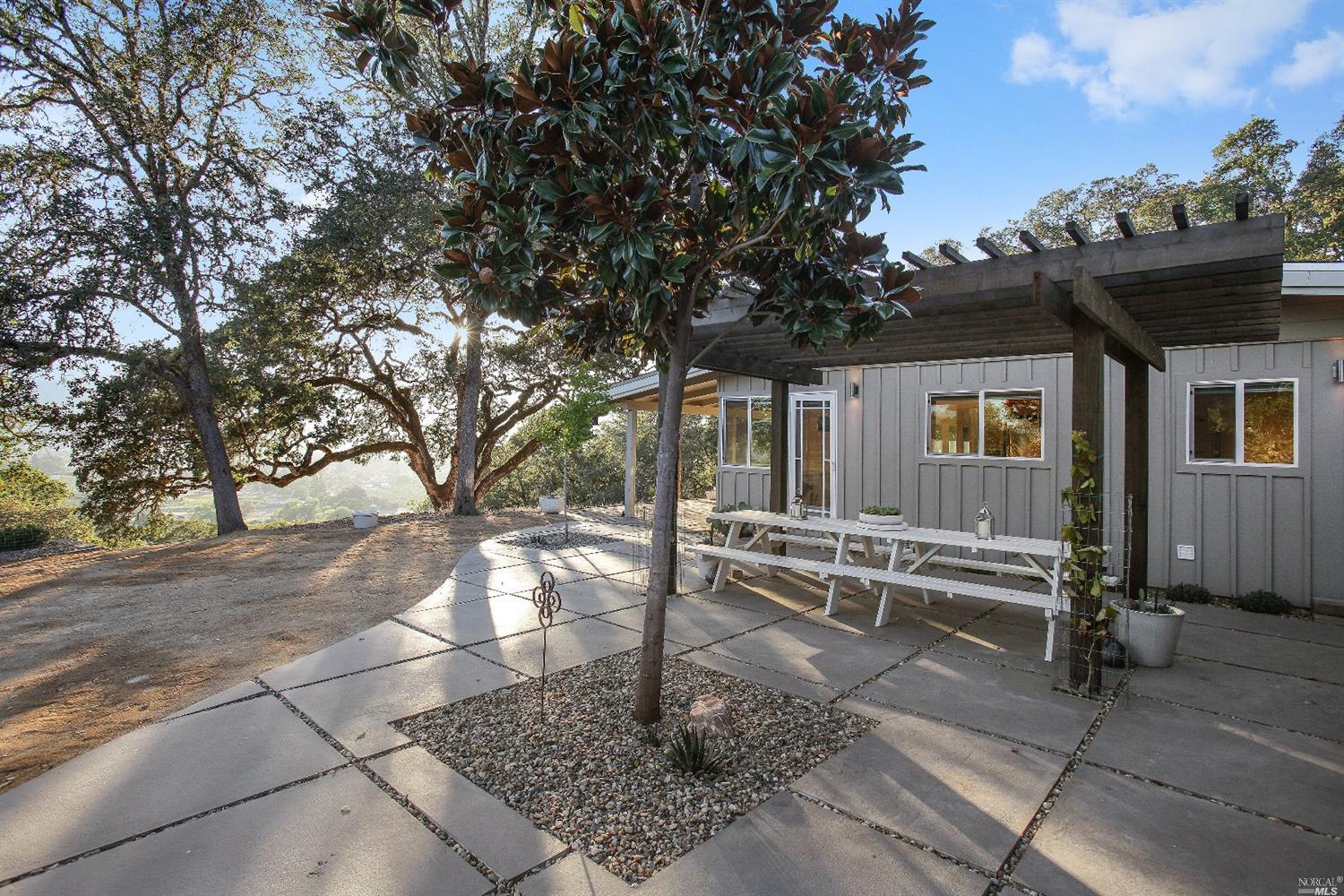 850 Watson Rd, Ukiah, CA 95482 photo 4