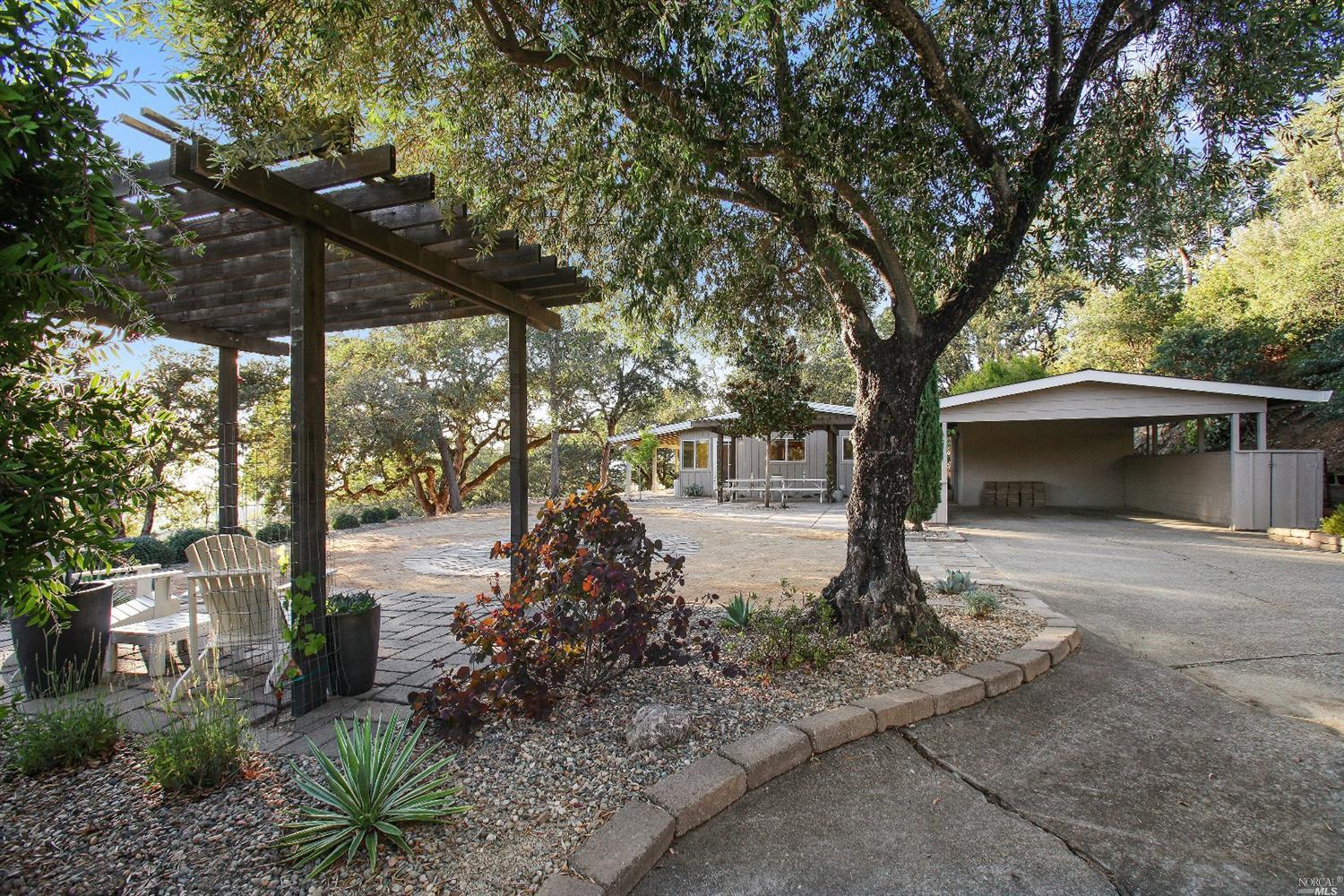 850 Watson Rd, Ukiah, CA 95482 photo 1
