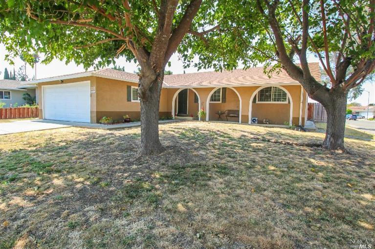332 Honeysuckle Dr, Fairfield, CA 94533 photo 2
