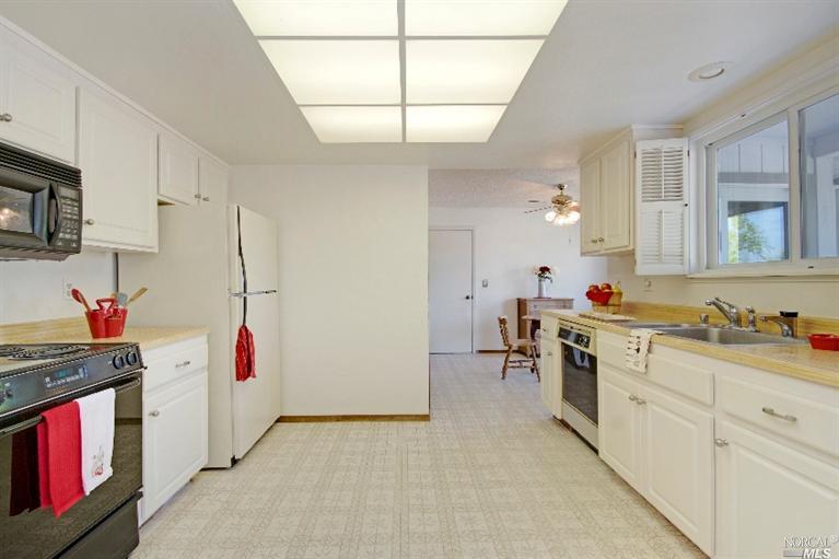 85 Vineyard Cir, Sonoma, CA 95476 photo 4