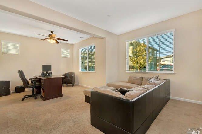 798 Embassy Cir, Vacaville, CA 95688 photo 2