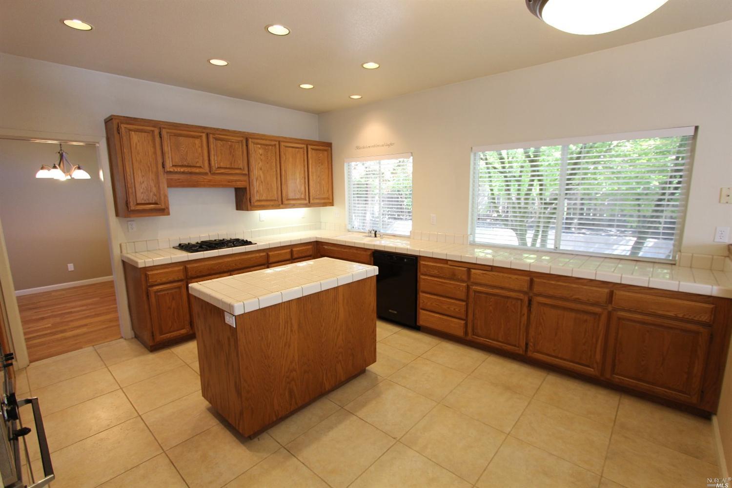8608 Planetree Dr, Windsor, CA 95492 photo 2