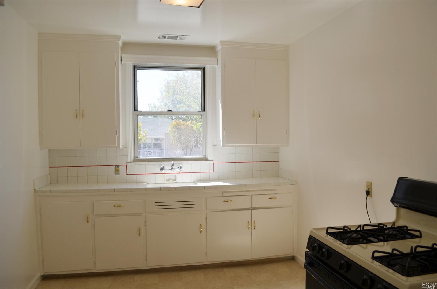 100 Foster St, Vallejo, CA 94591 photo 2