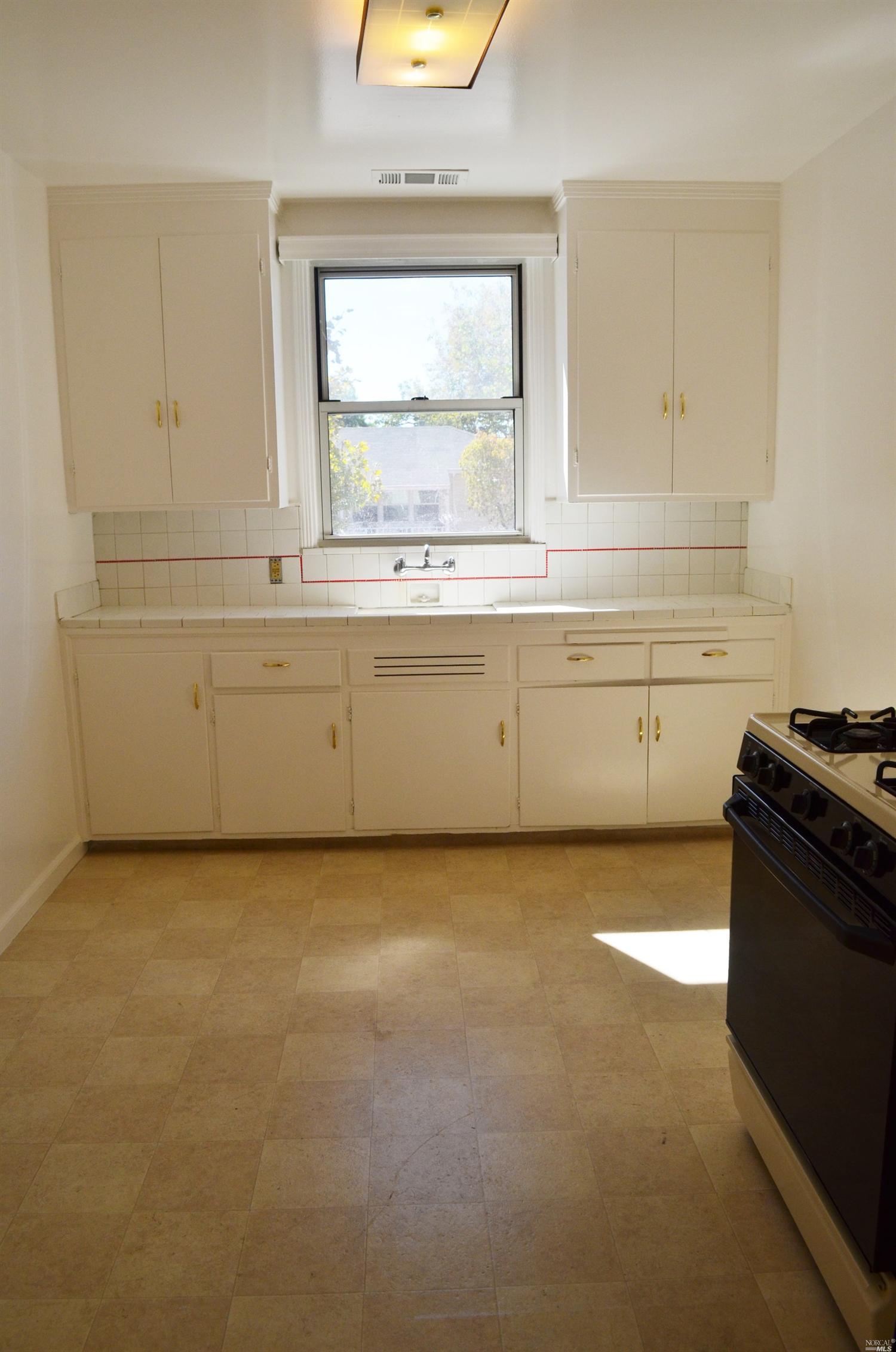 100 Foster St, Vallejo, CA 94591 photo 3