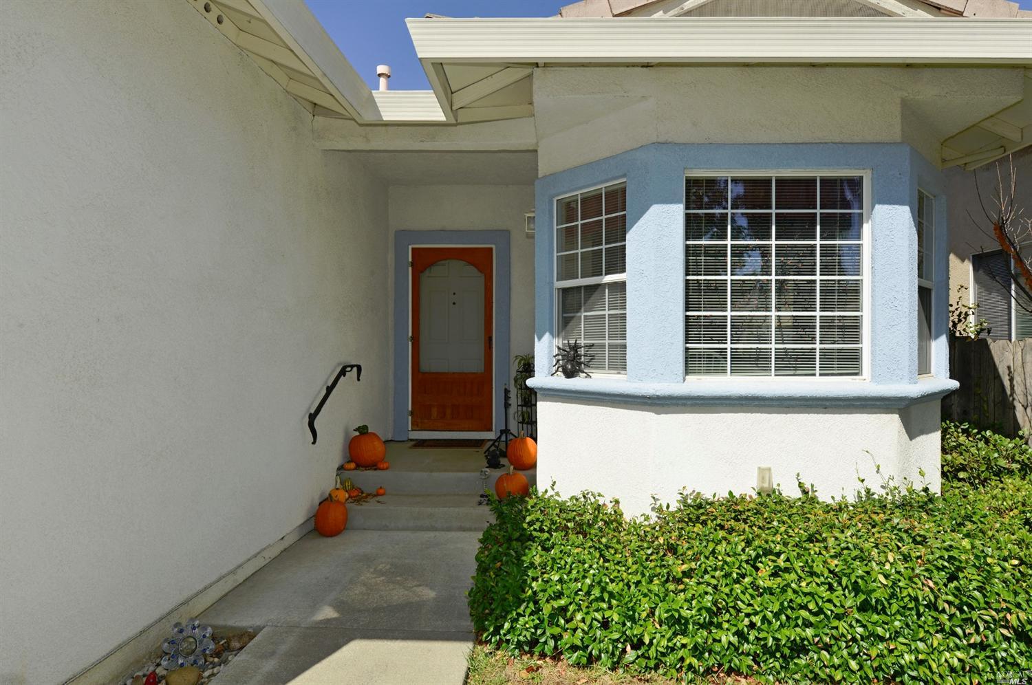 2102 Devonshire Dr, Napa, CA 94558 photo 2