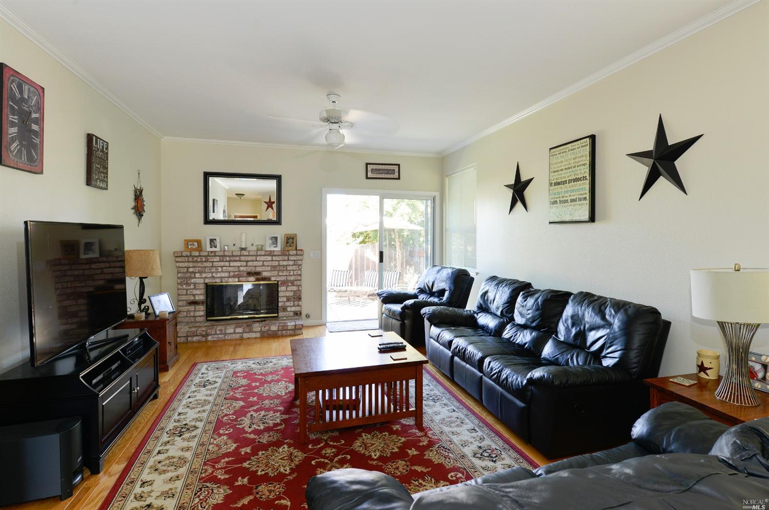 2102 Devonshire Dr, Napa, CA 94558 photo 4