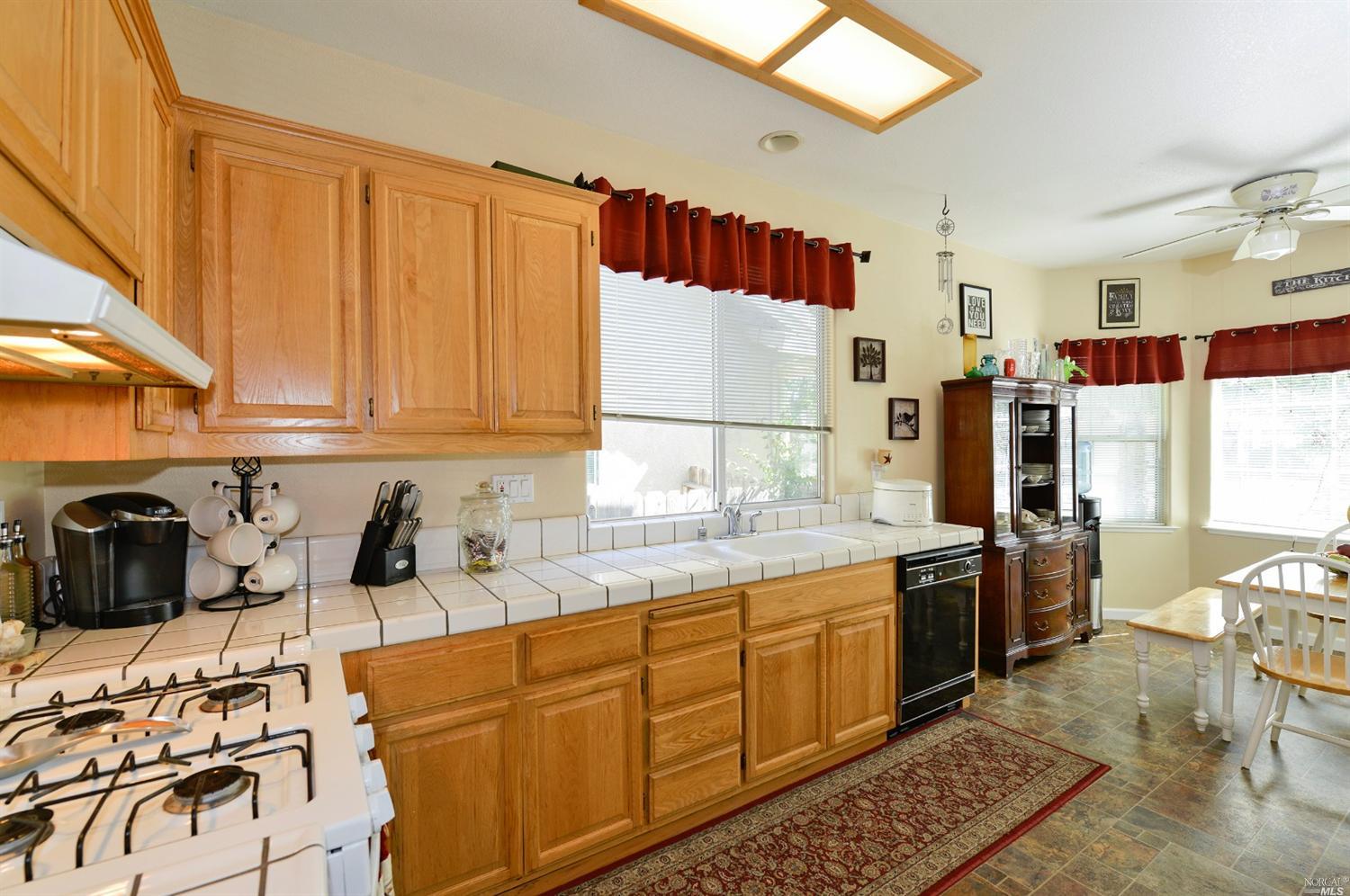 2102 Devonshire Dr, Napa, CA 94558 photo 5