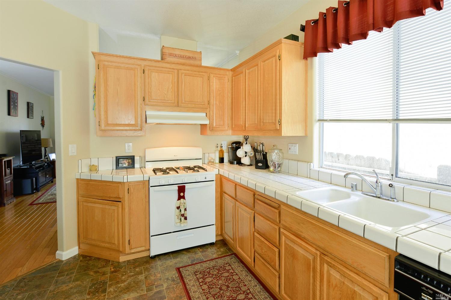 2102 Devonshire Dr, Napa, CA 94558 photo 6