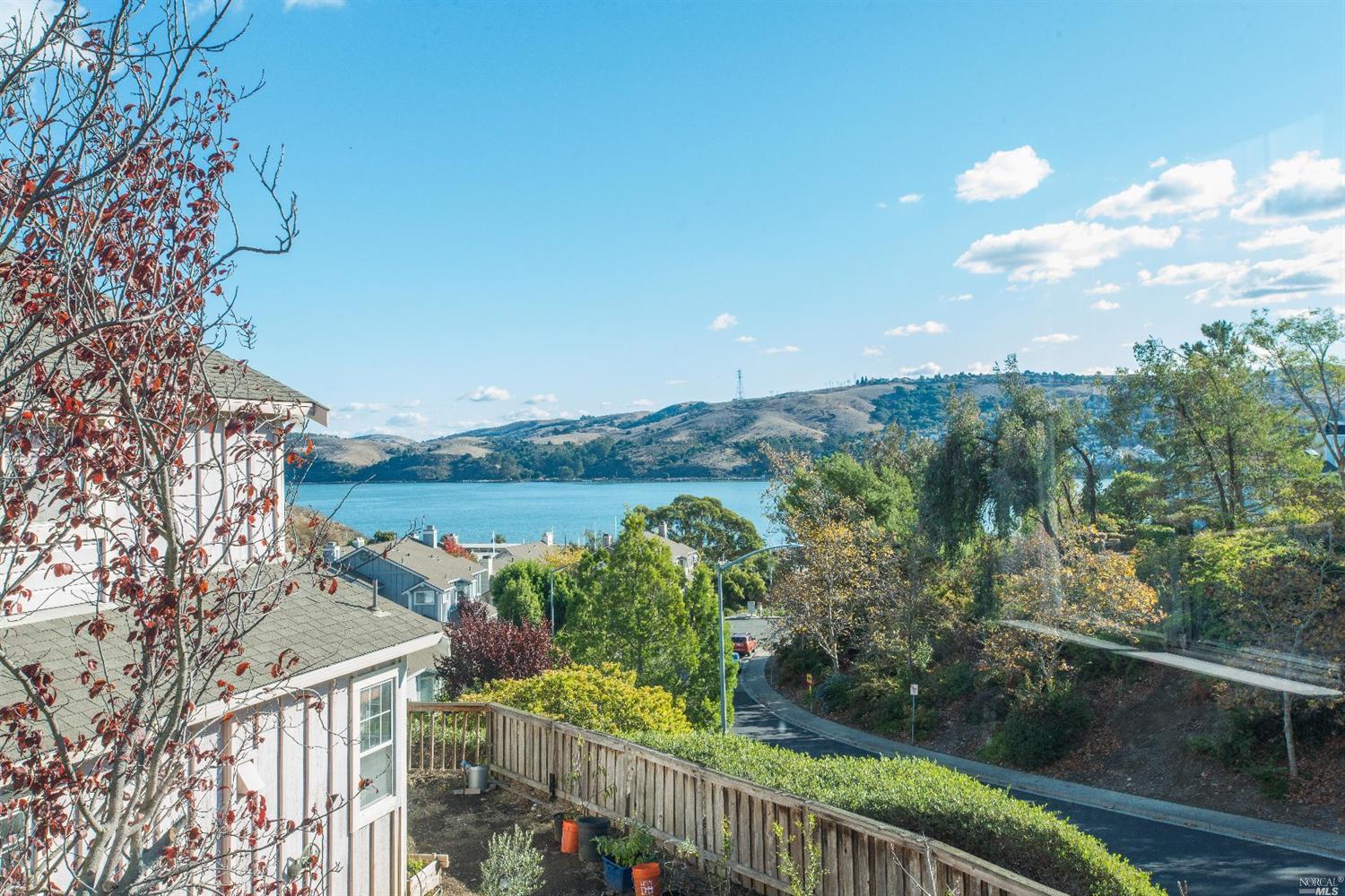 75 Marina Ridge Ct, Vallejo, CA 94591 photo 2
