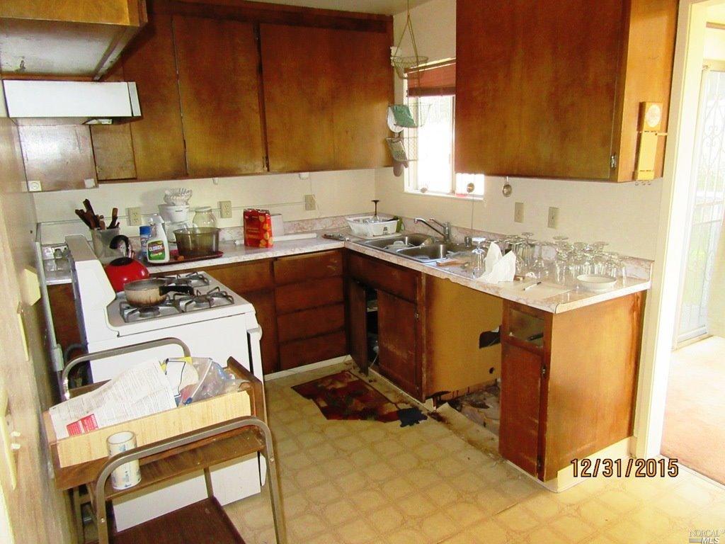 329 Pecan St, Vallejo, CA 94589 photo 2
