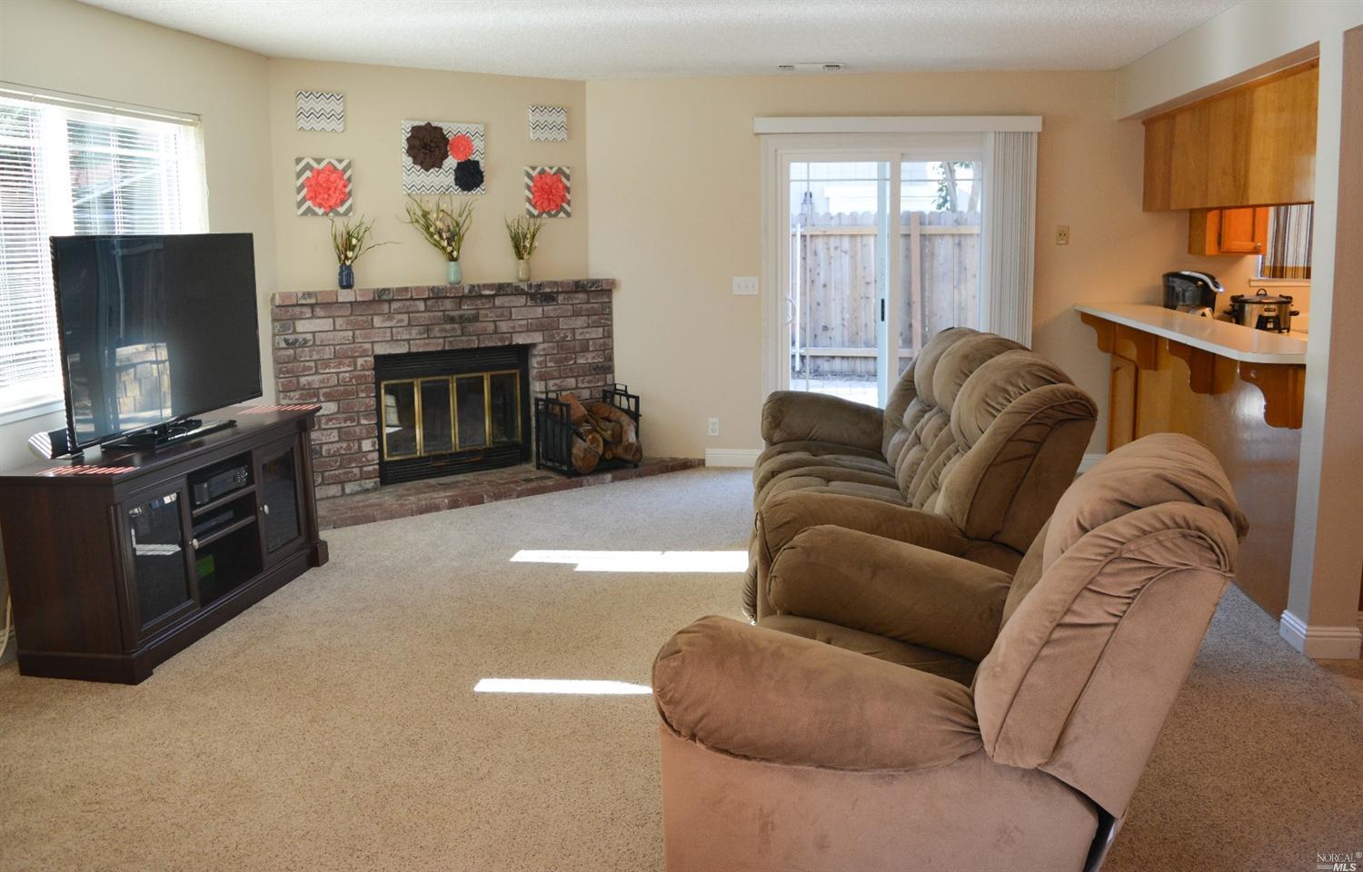 1055 Mason Ct, Dixon, CA 95620 photo 4