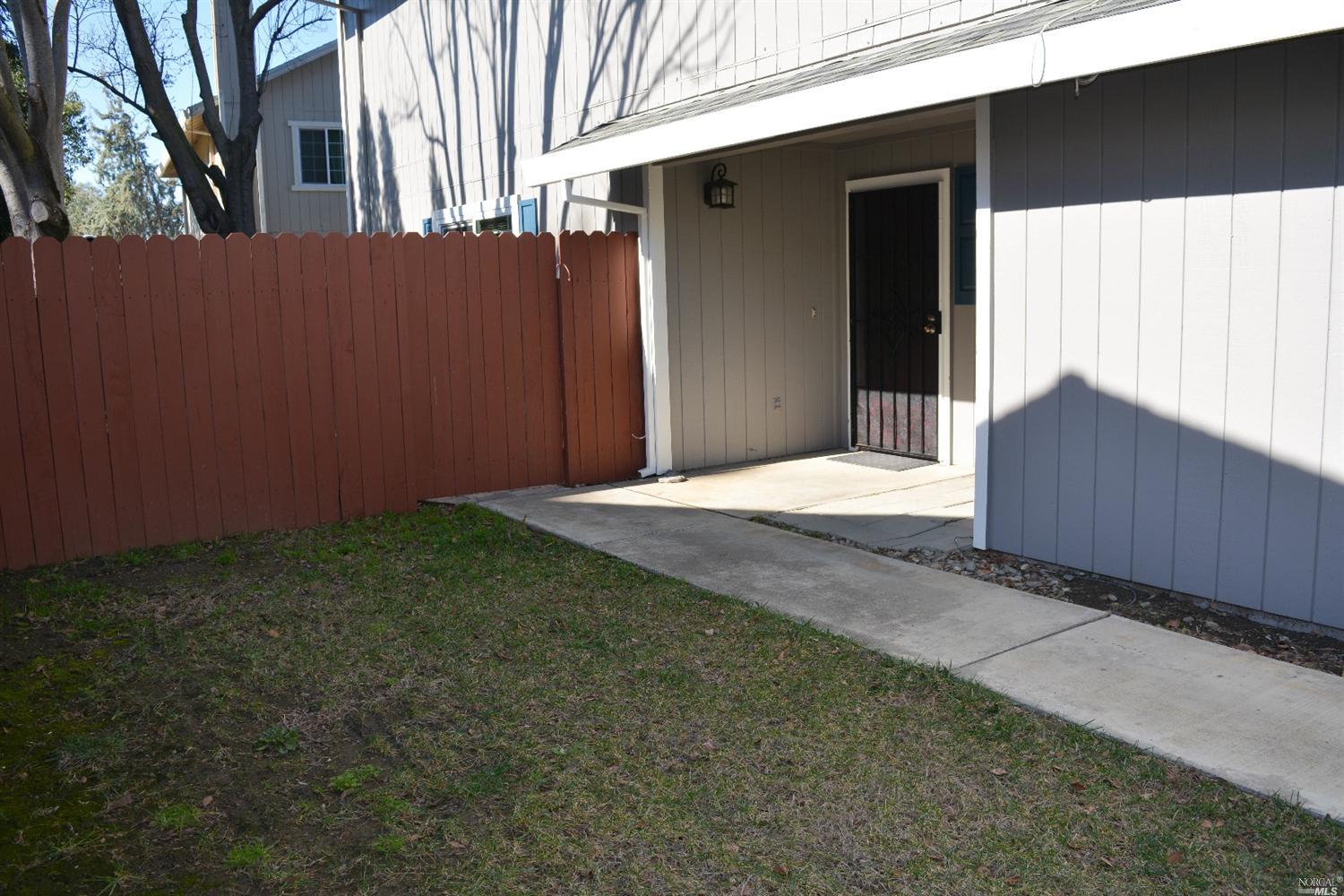 1055 Mason Ct, Dixon, CA 95620 photo 1