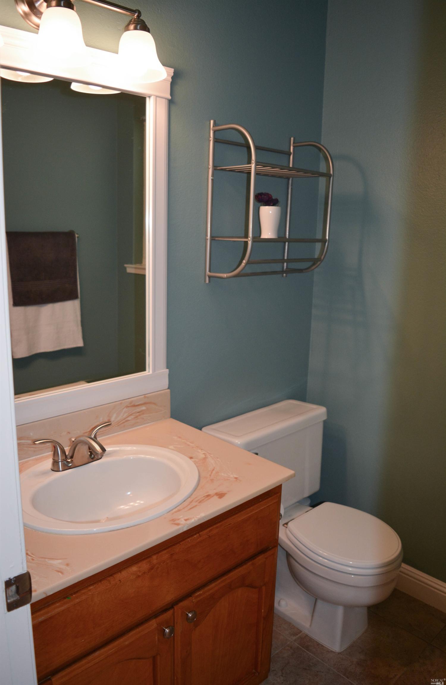 1055 Mason Ct, Dixon, CA 95620 photo 7