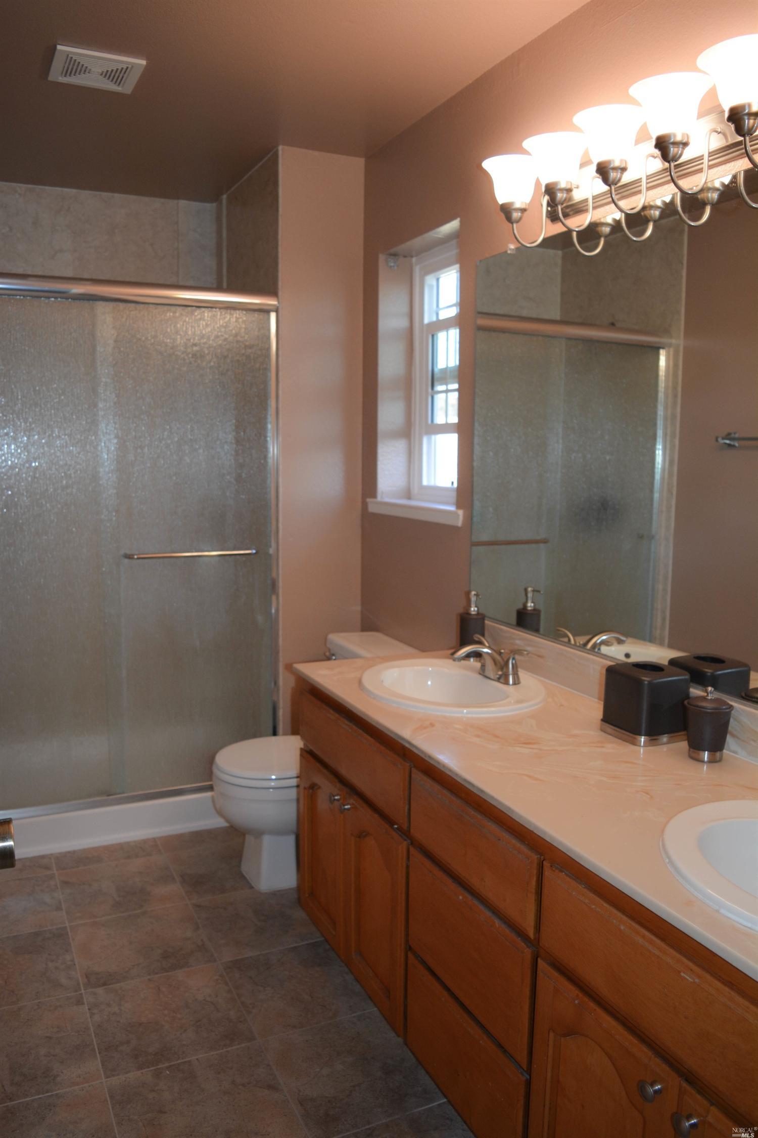 1055 Mason Ct, Dixon, CA 95620 photo 13