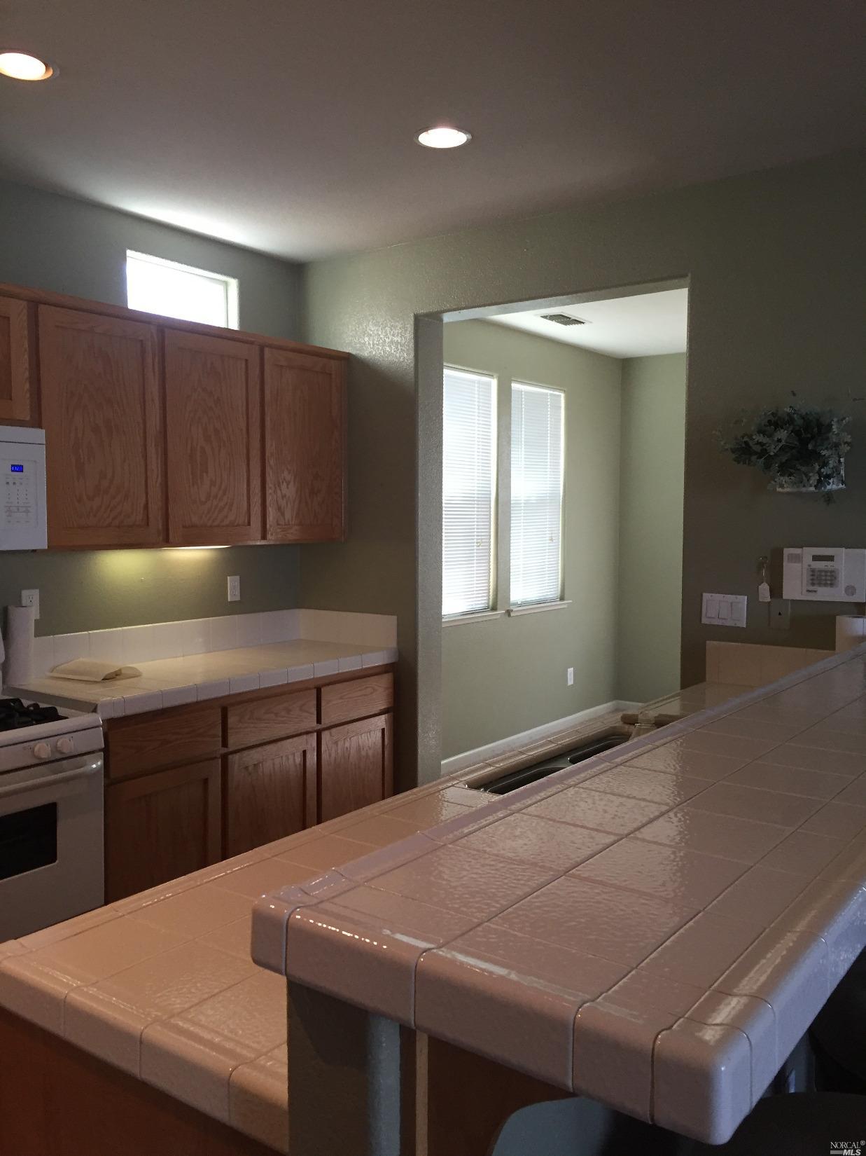 1662 Glenmore Dr, Fairfield, CA 94533 photo 3