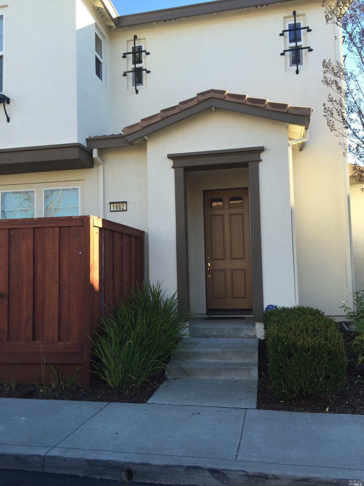 1662 Glenmore Dr, Fairfield, CA 94533 photo 1