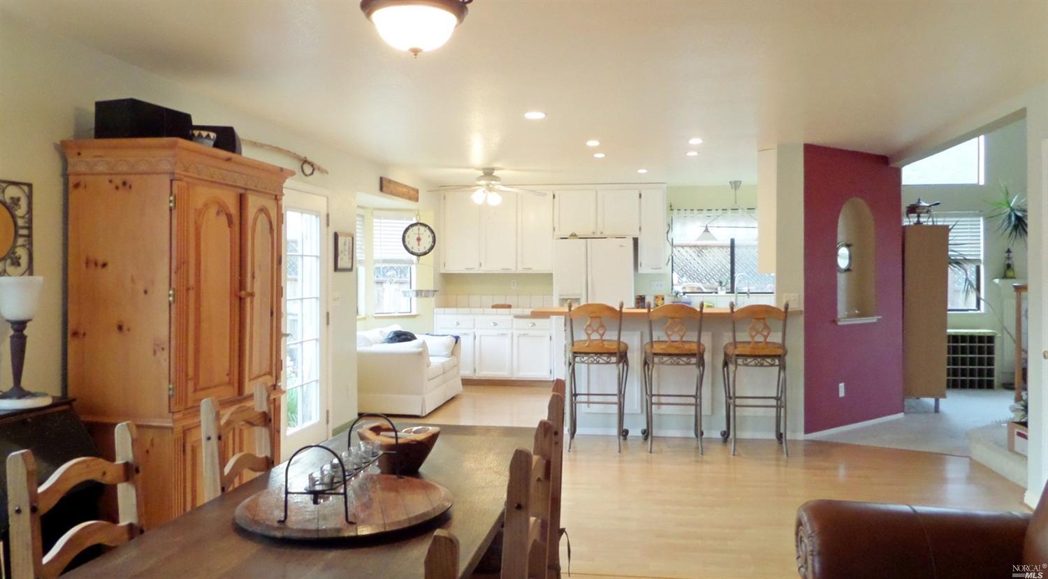 108 Los Robles Ave, Windsor, CA 95492 photo 7