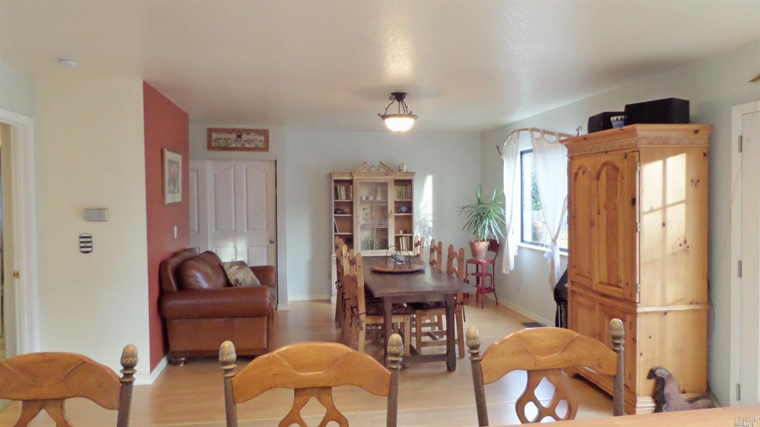 108 Los Robles Ave, Windsor, CA 95492 photo 5