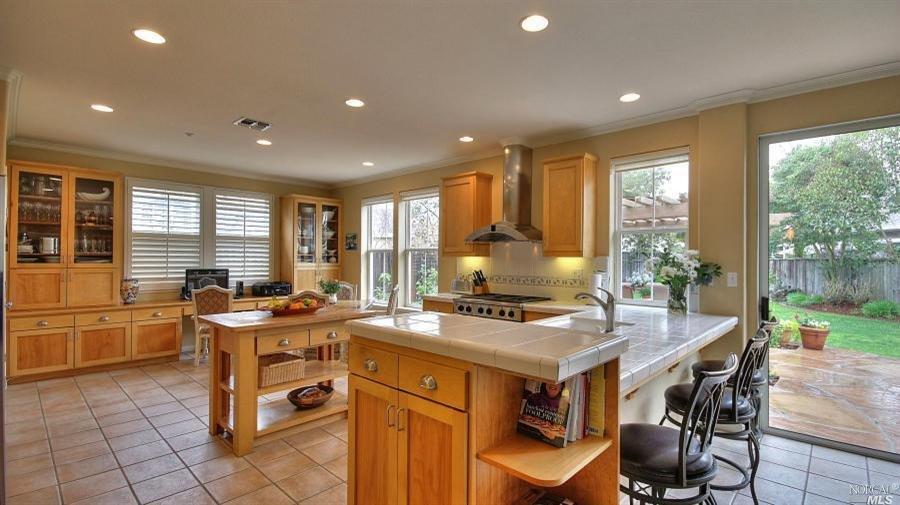 26 Moore Rd, Novato, CA 94949 photo 2