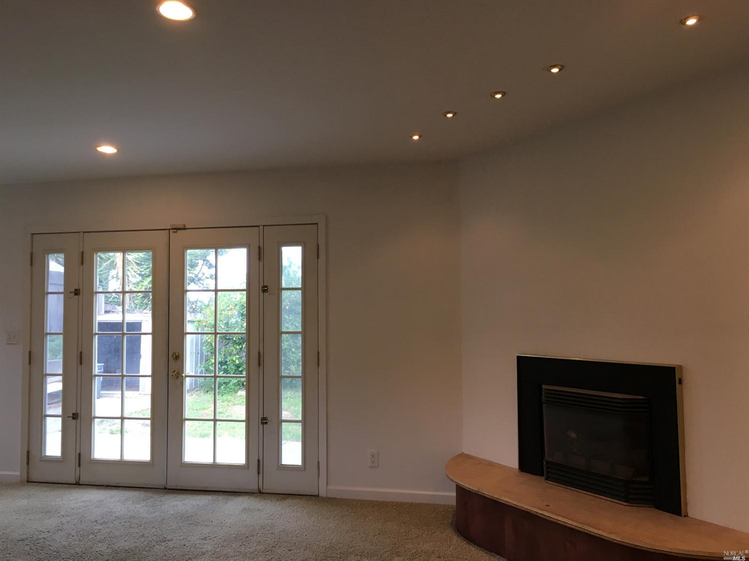 400 Aragon St, Vallejo, CA 94591 photo 2