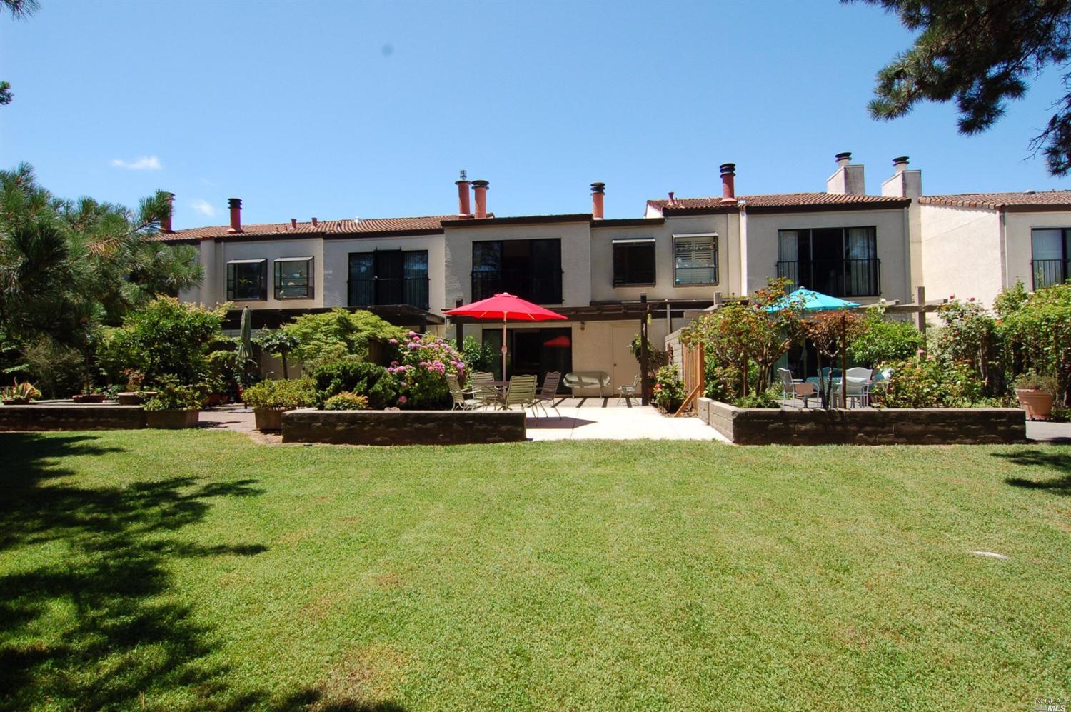 896 Marina Dr, Napa, CA 94559 photo 3