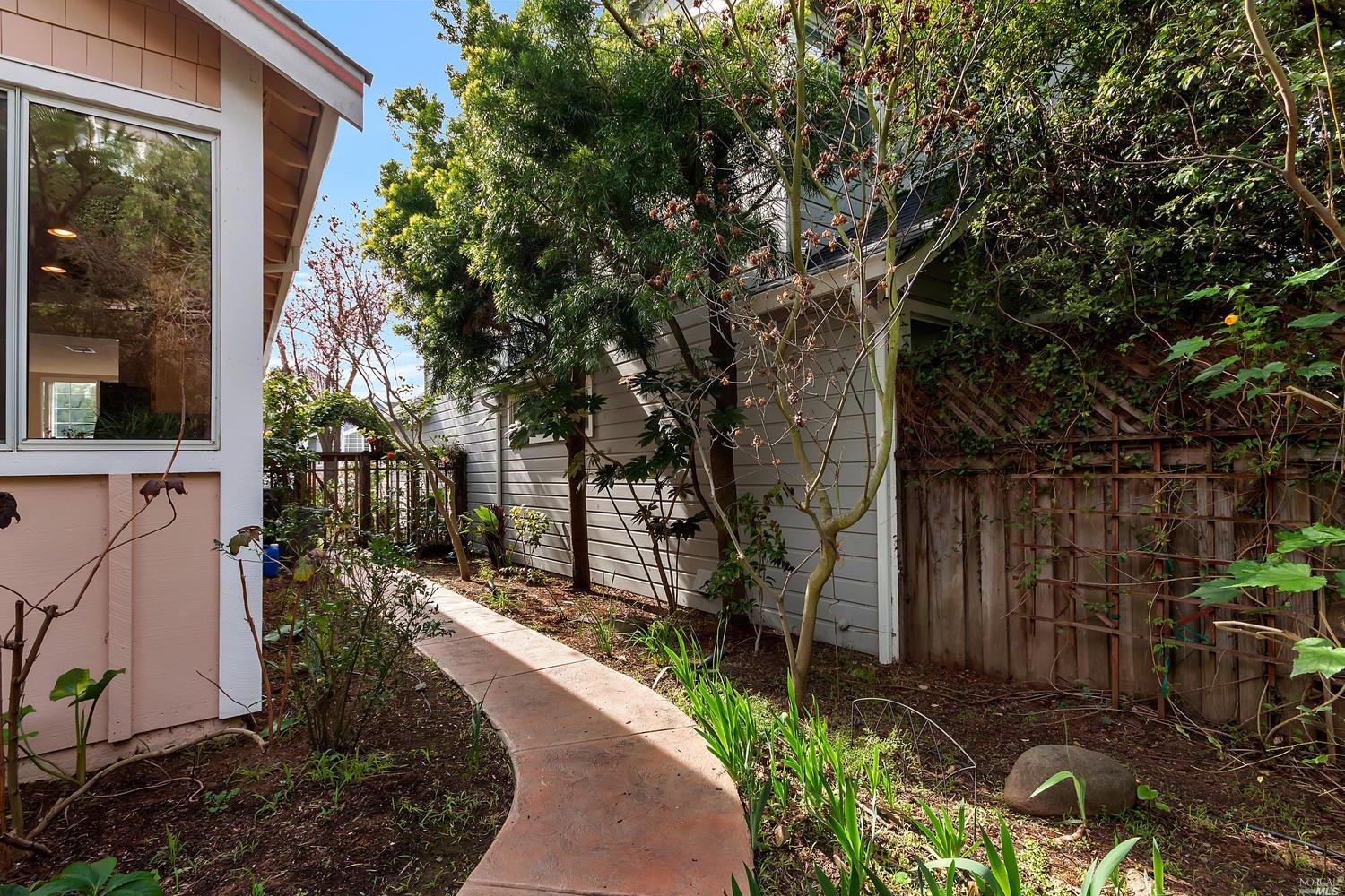 24 Cliff Walk Dr, Vallejo, CA 94591 photo 31