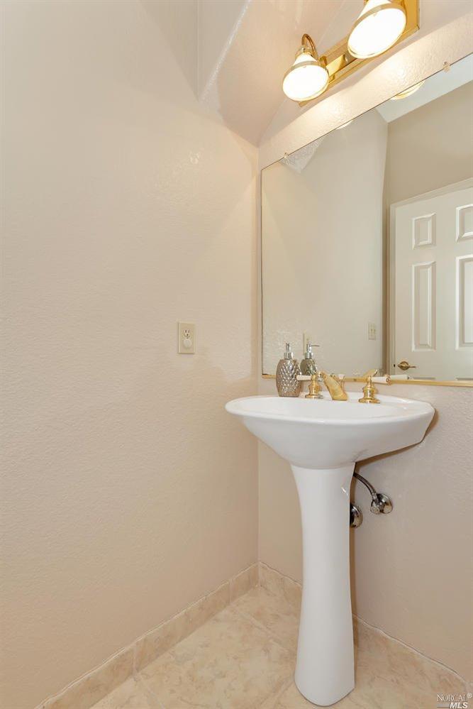 24 Cliff Walk Dr, Vallejo, CA 94591 photo 11