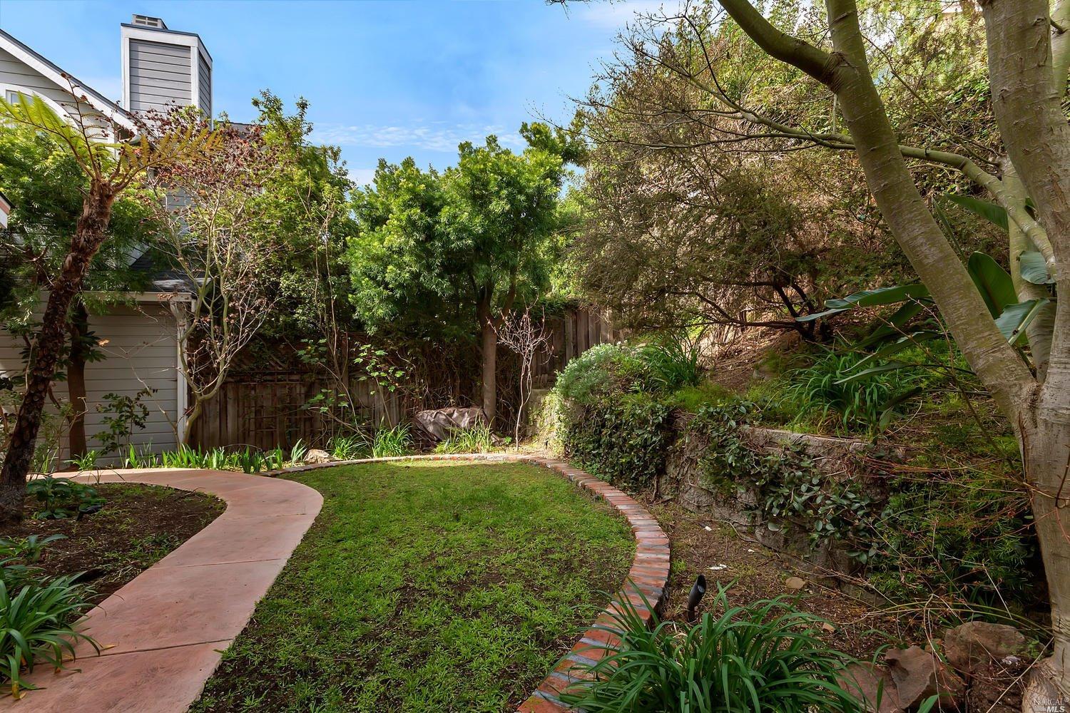 24 Cliff Walk Dr, Vallejo, CA 94591 photo 30