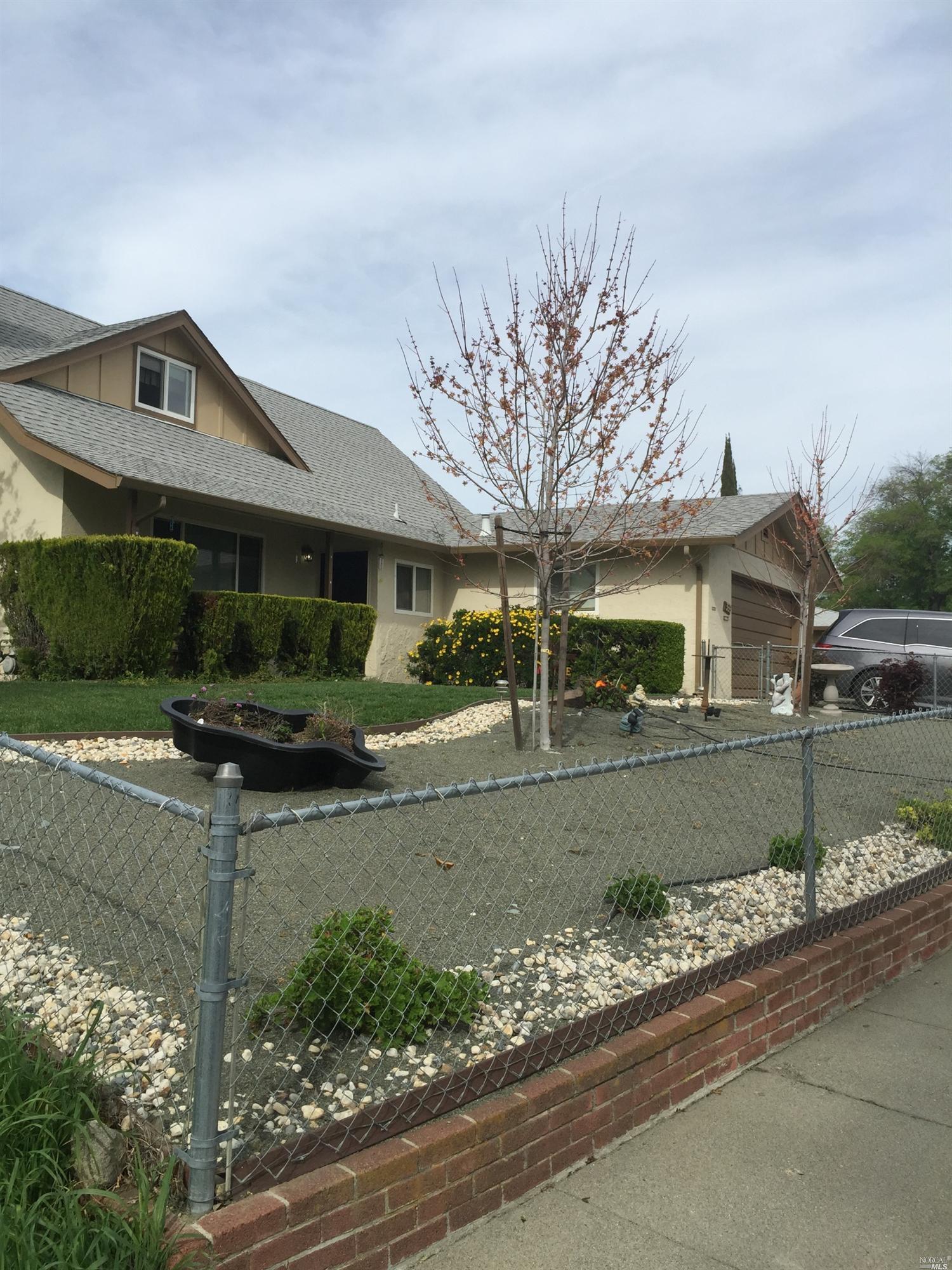 355 Springvalley Dr, Vacaville, CA 95687 photo 2