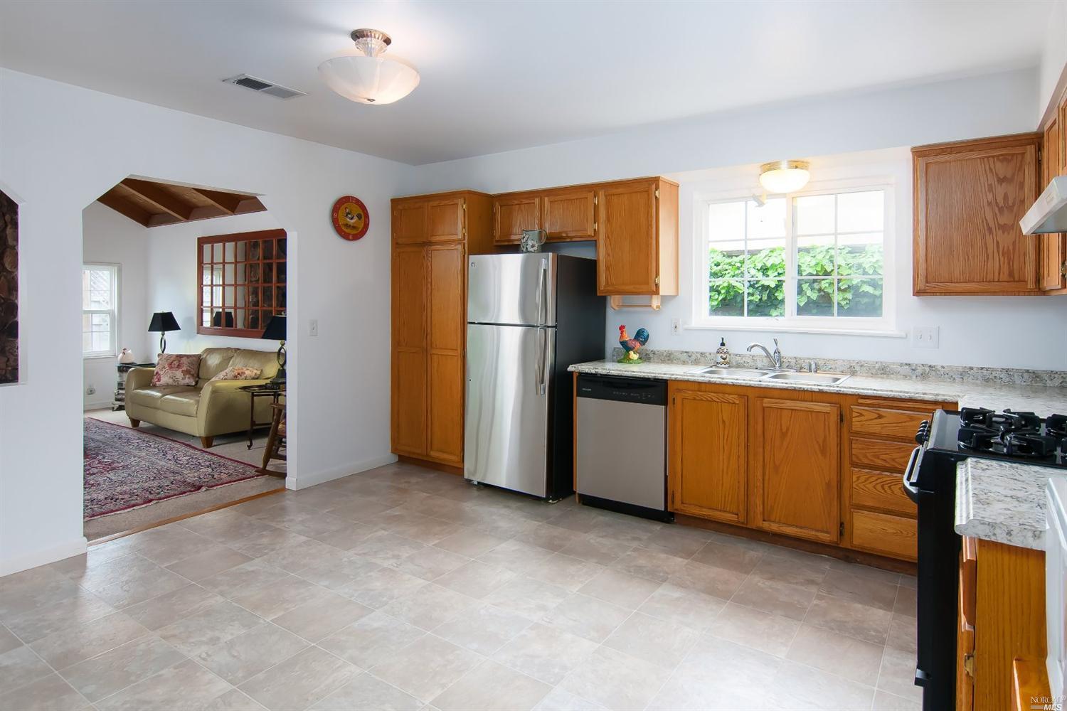 1412 Sarkesian Dr, Petaluma, CA 94954 photo 4