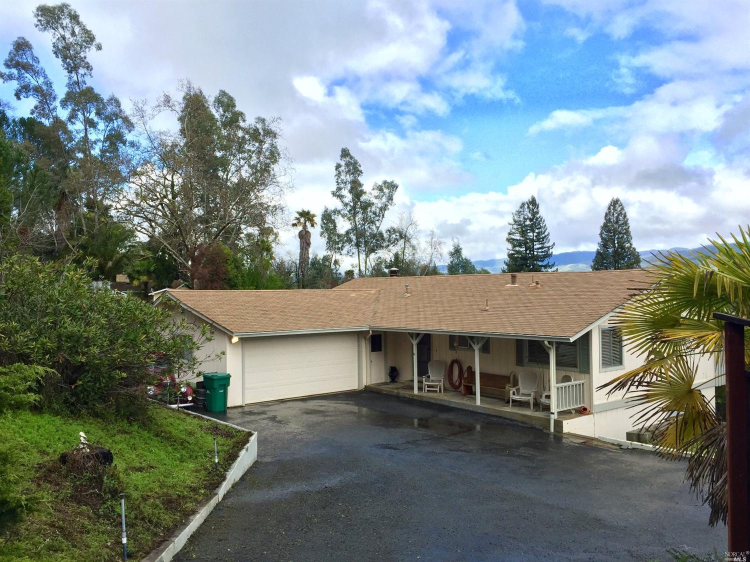 204 Bourbon Ln, Ukiah, CA 95482 photo 1
