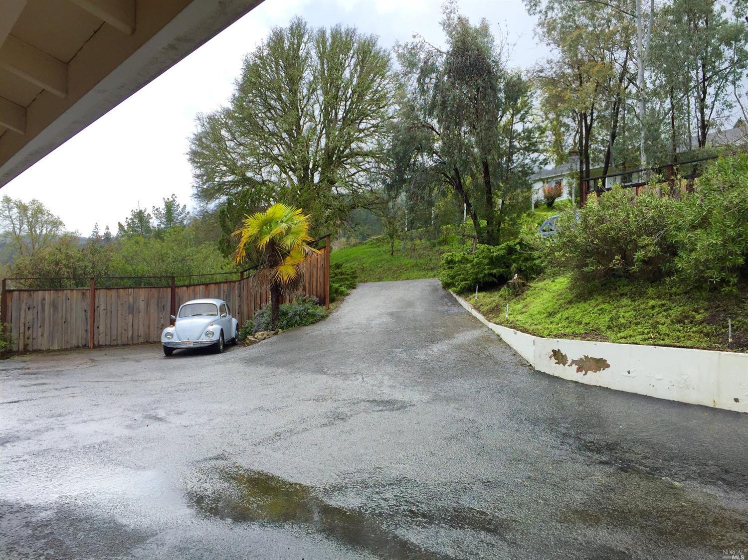 204 Bourbon Ln, Ukiah, CA 95482 photo 3