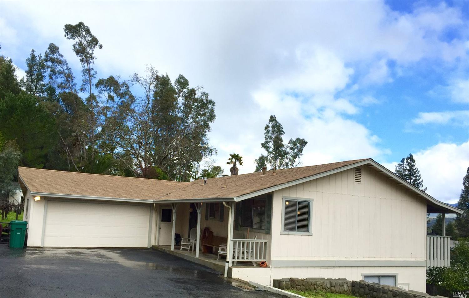 204 Bourbon Ln, Ukiah, CA 95482 photo 2