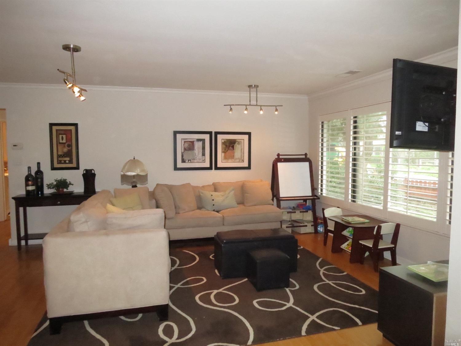 776 Clausing Ave, Novato, CA 94945 photo 2