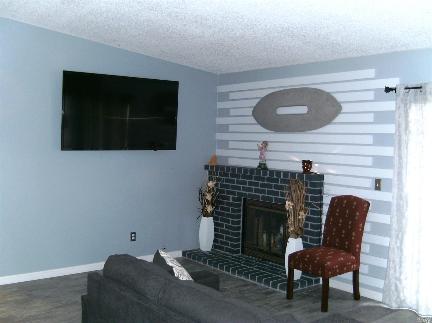 1054 Scott St, Fairfield, CA 94533 photo 3