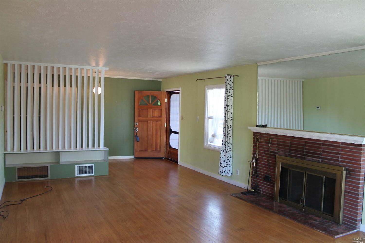 105 Mae St, Ukiah, CA 95482 photo 2