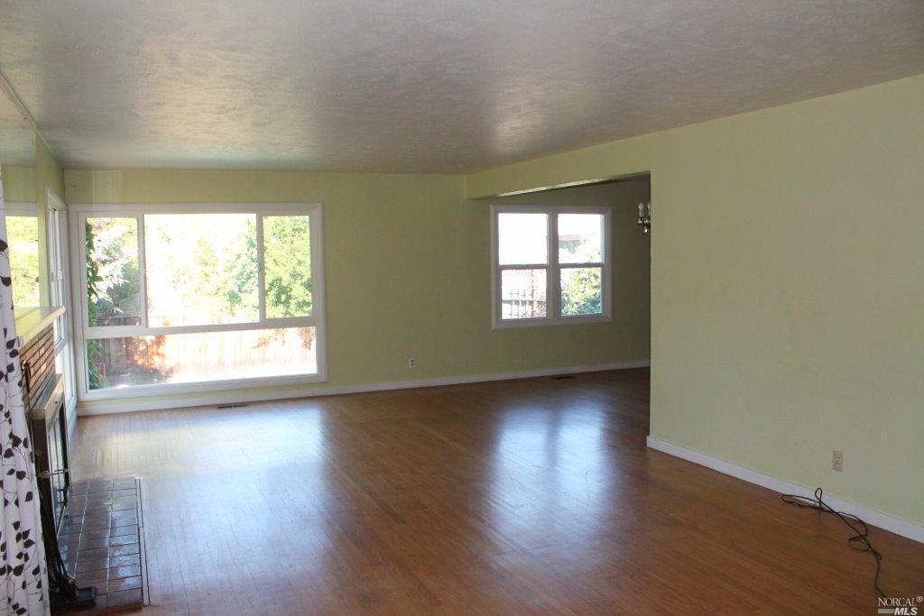 105 Mae St, Ukiah, CA 95482 photo 4