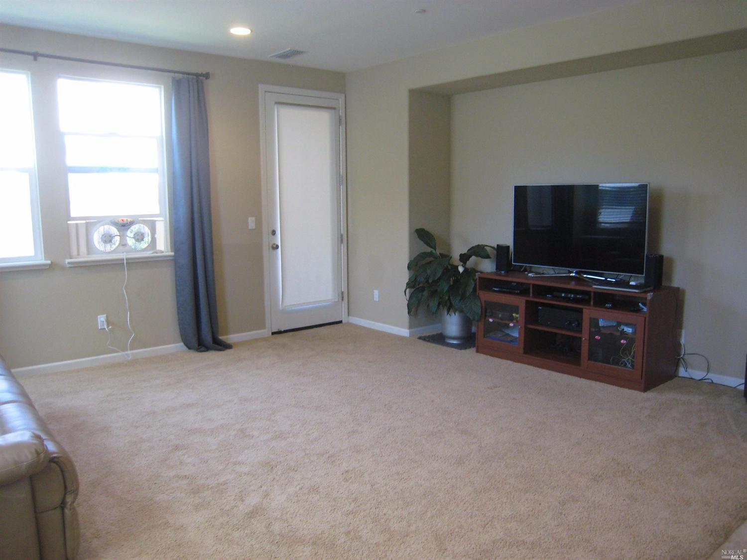 584 Chaparral Loop, Vacaville, CA 95688 photo 10