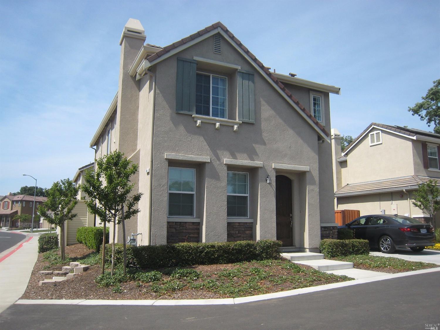 584 Chaparral Loop, Vacaville, CA 95688 photo 2