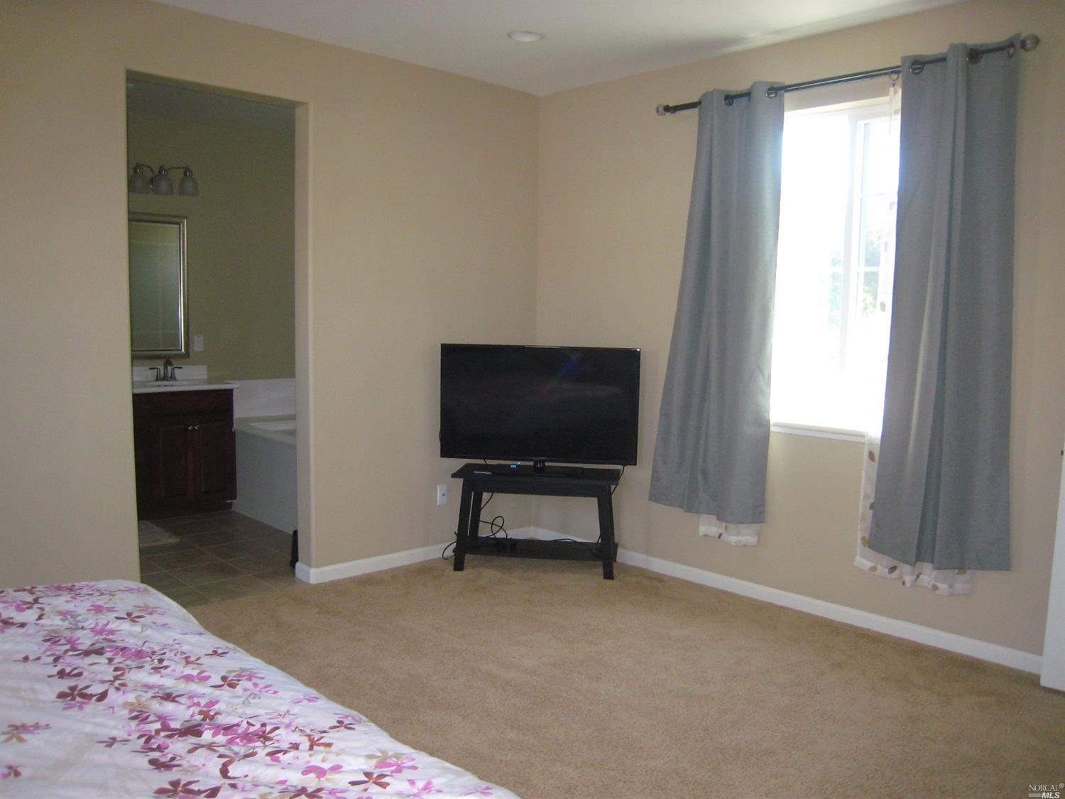 584 Chaparral Loop, Vacaville, CA 95688 photo 17