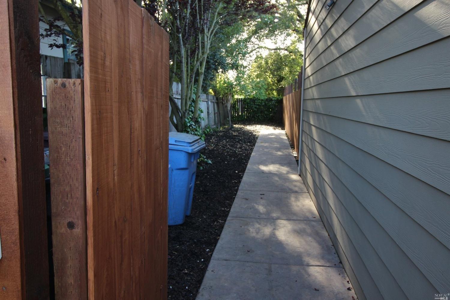 1751 Wright St, Santa Rosa, CA 95404 photo 2
