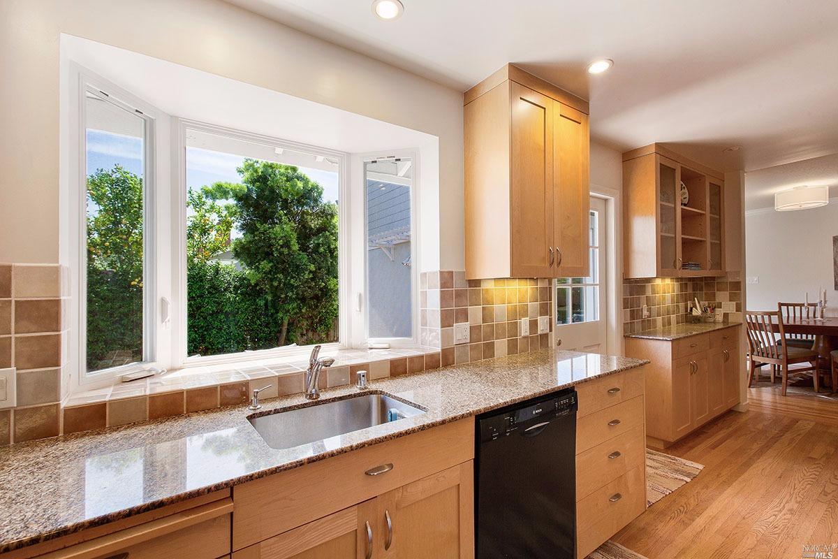 82 Berens Dr, Kentfield, CA 94904 photo 12