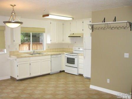 19 Meadowbrook Ct, Cotati, CA 94931 photo 2