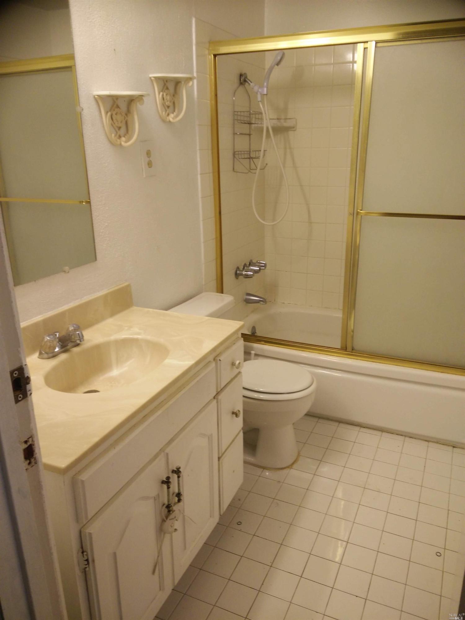 1054 Harding St, Fairfield, CA 94533 photo 11