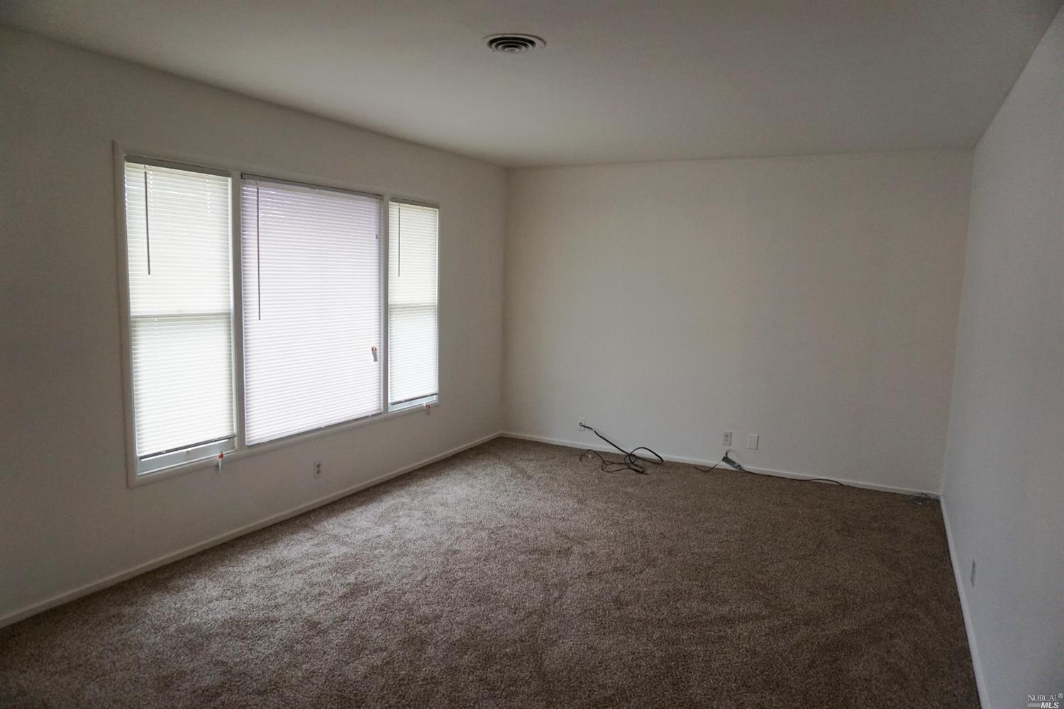 1008 Castlewood Dr, Vallejo, CA 94591 photo 2