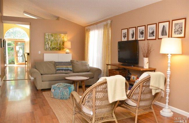 2033 Devonshire Dr, Napa, CA 94558 photo 3