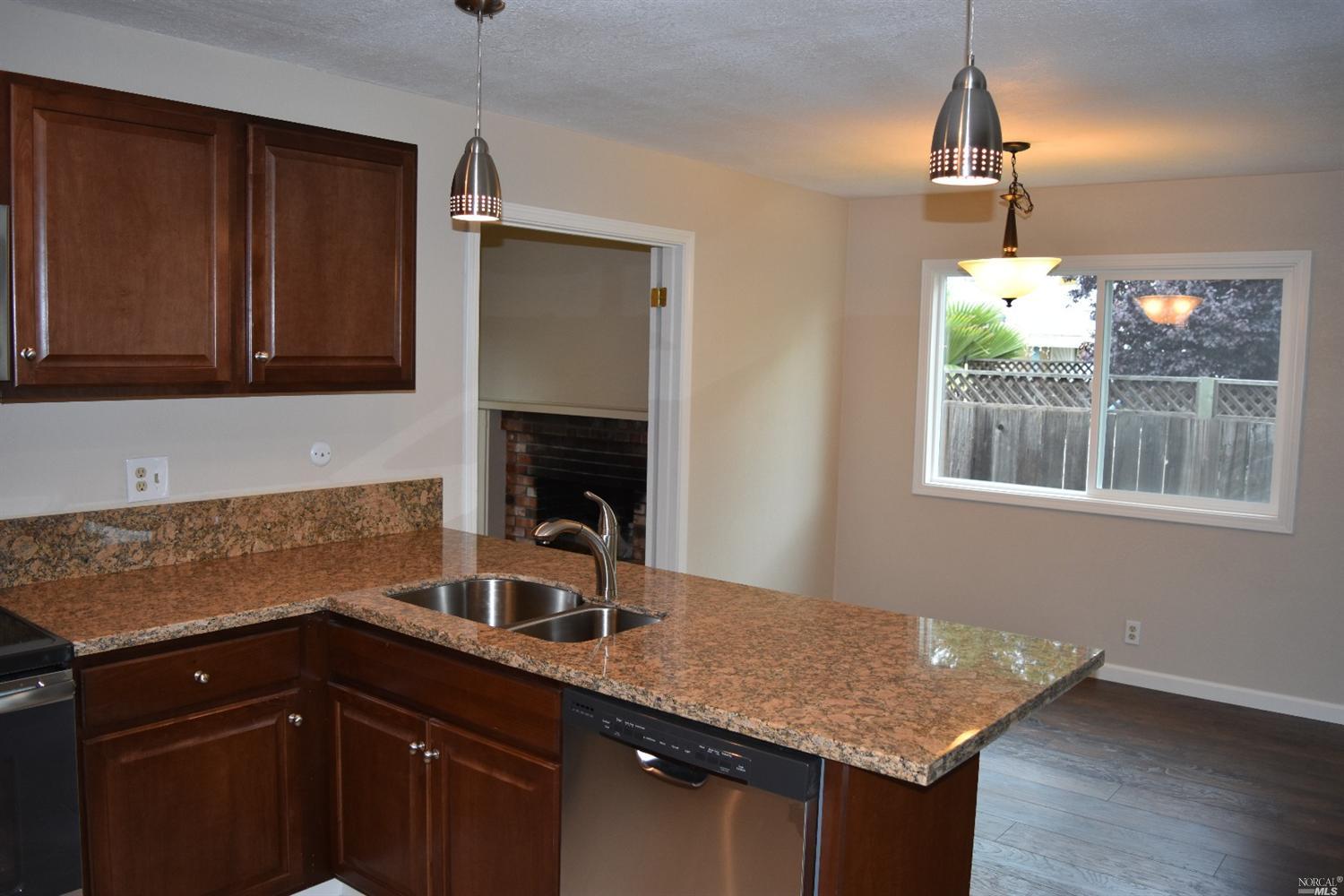 1055 Mockingbird Ct, Fairfield, CA 94533 photo 4